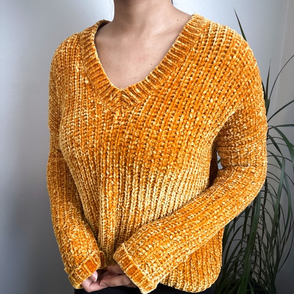 Urban Heritage Sweater -Yellow Orange - Picture 1 of 10